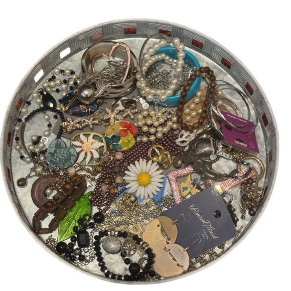 0160 Chic Fashion Jewelry Bundle - Picture 3 of 10